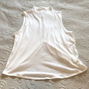 Lululemon Open Back Shirt Size 4 (EUC)
